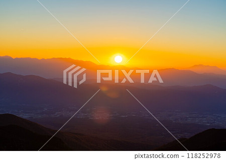 [夕陽素材]秋天從碘嶽山看到的夕陽/夕陽[長野縣] 118252978