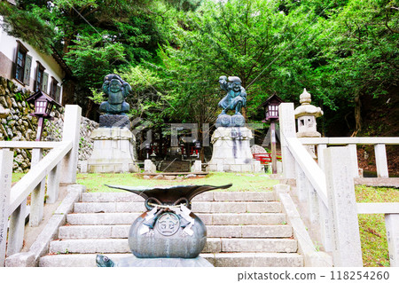 Statues of Ebisu and Daikoku 118254260