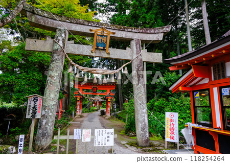 達也洞毗沙門堂的石製鳥居入口 118254264