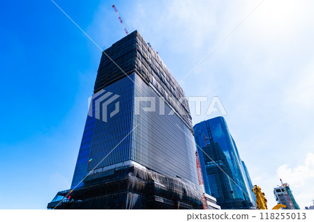 正在興建中的大型建築和藍天高輪網關 2024.09Ⅰ-2 高飽和度對比度 正在興建中的大型建築和藍天高輪網關 2024.09Ⅰ-2 高飽和度對比度 118255013