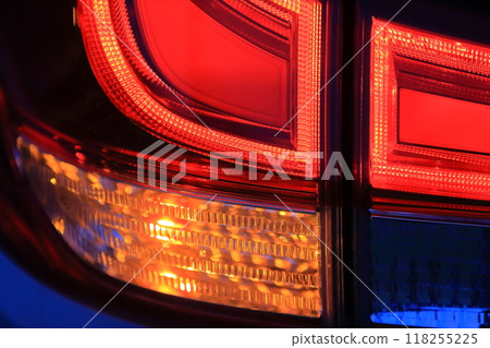 汽車尾燈 118255225