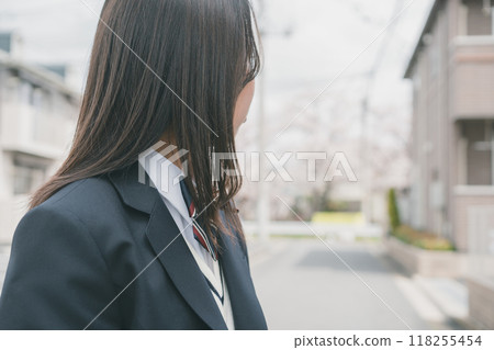high school student, girl, commuting to school 118255454