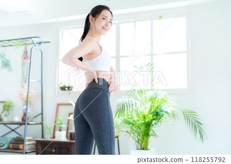 Young woman on a diet in the living room 118255792