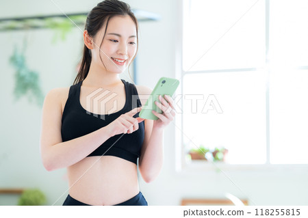 Young woman on a diet in the living room 118255815