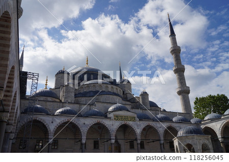 土耳其伊斯坦堡藍色清真寺噴泉與尖塔 土耳其伊斯坦堡藍色清真寺噴泉與尖塔 118256045
