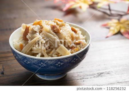 Chicken and burdock rice 118256232