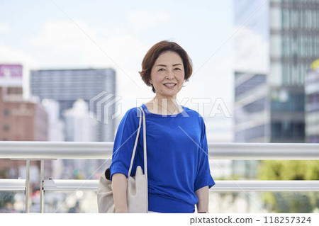 商業區和日本女商人的肖像 商業區和日本女商人的肖像 118257324