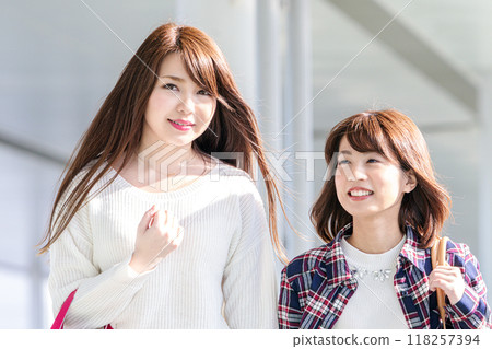 一個女人帶著微笑 118257394