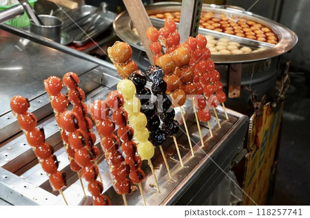 Taiwan night market/food stall image 118257741