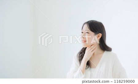 牙痛，憂心忡忡的女人形象 118259000