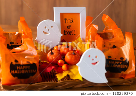 Halloween - Trick or treat 118259370