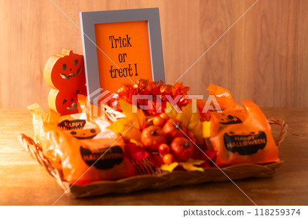 Halloween - Trick or treat 118259374