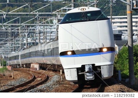 [JR西日本]683系列4000系列「雷鳥」（JR京都線：島本-山崎） 118259382