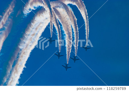 Air Self-Defense Force's Blue Impulse exhibiting flight 118259789
