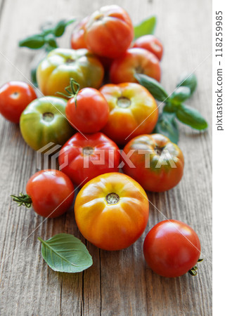 Fresh organic tomatoes Fresh organic tomatoes 118259985