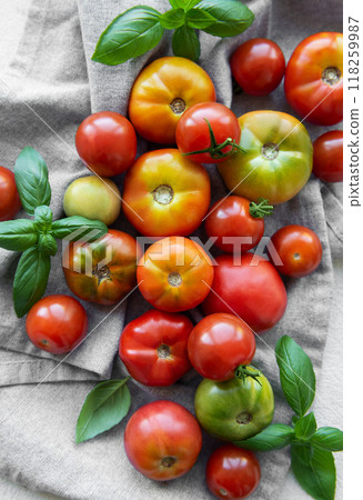 Fresh organic tomatoes Fresh organic tomatoes 118259987