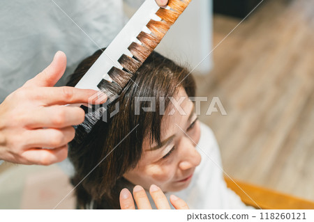 female, females, woman 118260121