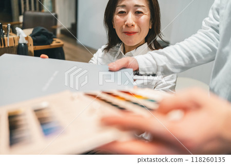 female, females, woman 118260135