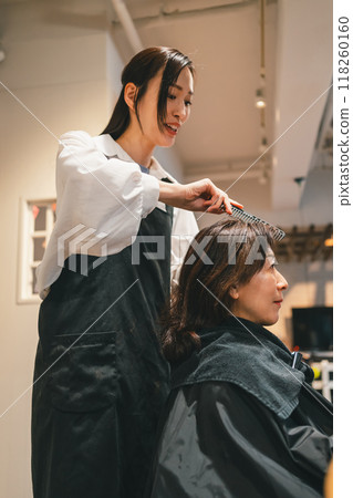 hairdressing salon, female, females 118260160