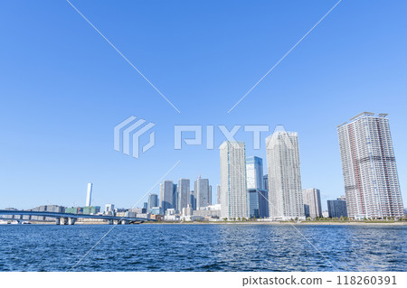 東京中央區晴海：晴天晴海和周邊街道的高層公寓大樓（塔式公寓） 118260391