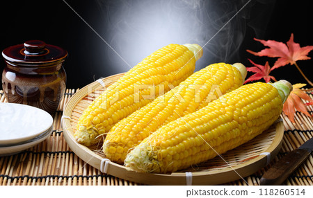 Freshly boiled corn (black background) 118260514