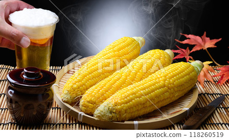 Freshly boiled corn (black background) 118260519