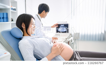 孕婦接受超音波檢查 118260767