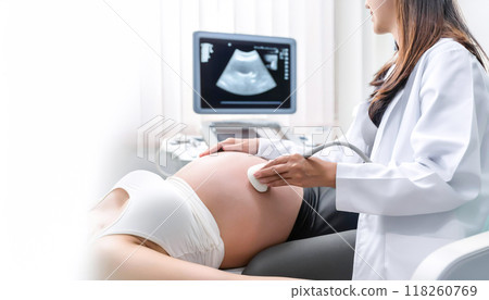 孕婦接受超音波檢查 118260769