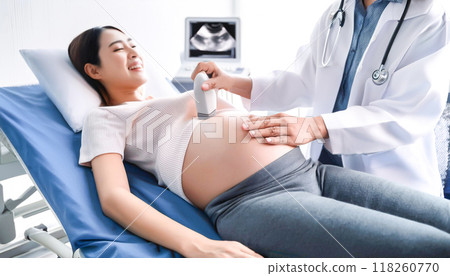 孕婦接受超音波檢查 118260770