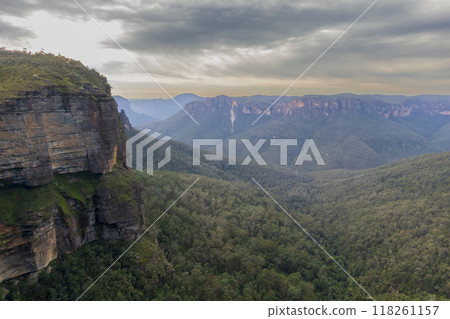 The tranquil and scenic Grose Valley in the Blue Mountains The tranquil and scenic Grose Valley in the Blue Mountains 118261157
