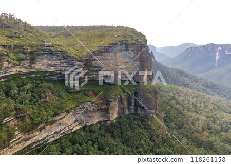 The tranquil and scenic Grose Valley in the Blue Mountains The tranquil and scenic Grose Valley in the Blue Mountains 118261158