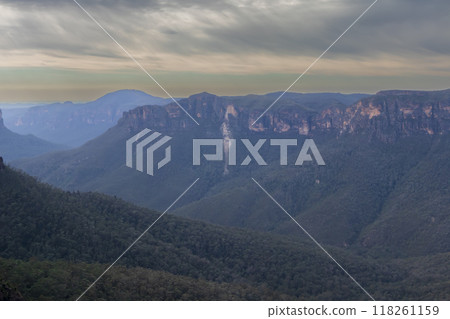 The tranquil and scenic Grose Valley in the Blue Mountains The tranquil and scenic Grose Valley in the Blue Mountains 118261159
