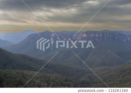 The tranquil and scenic Grose Valley in the Blue Mountains The tranquil and scenic Grose Valley in the Blue Mountains 118261160