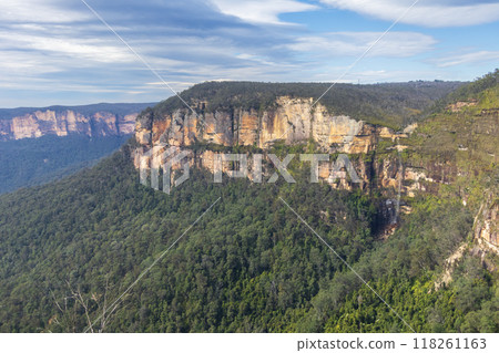 The tranquil and scenic Grose Valley in the Blue Mountains The tranquil and scenic Grose Valley in the Blue Mountains 118261163