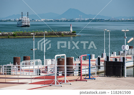 Tourist ship Michigan sailing towards Otsu Port 118261500
