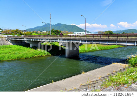 Shinhibashi Bridge / Looking downstream from the Tenryu River toward Ina-Shinmachi Station (Tatsuno Town, Nagano Prefecture) [September 2024] 118261694
