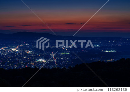 初秋奈良若草山的夜景 從生駒山背後的夕陽,穿過美麗的夕陽天空,到夜景#43 初秋奈良若草山的夜景 從生駒山背後的夕陽,穿過美麗的夕陽天空,到夜景#43 118262186