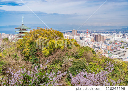 [靜岡縣] 鹿貫山、高陵台、櫻花盛開的和平紀念塔 118262396