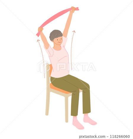 老年人運動:一位微笑的女士坐在椅子上,雙手舉起毛巾,伸展背部。 老年人運動:一位微笑的女士坐在椅子上,雙手舉起毛巾,伸展背部。 118266060