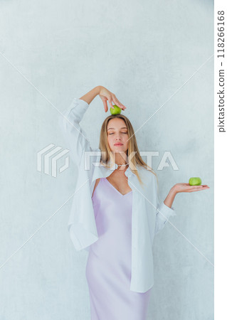 Beautiful blonde woman holding green apples for food 118266168