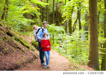 Father and kids hike in the mountains 118267190