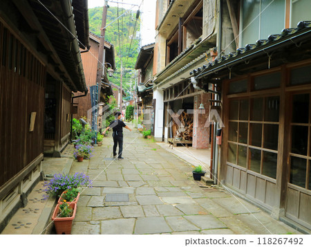 松江市美保懷舊的藍色鵝卵石街道 118267492