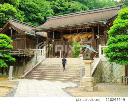 The large sacred rope gate of Miho Shrine in Mihonoseki, Matsue City The large sacred rope gate of Miho Shrine in Mihonoseki, Matsue City 118268349
