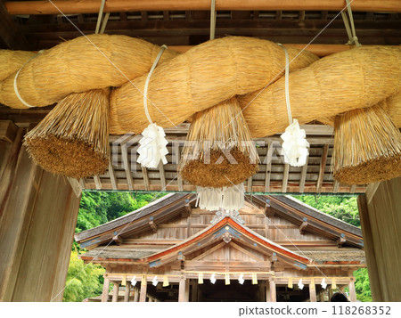 The large shimenawa at the gate of Miho Shrine in Mihonoseki, Matsue City The large shimenawa at the gate of Miho Shrine in Mihonoseki, Matsue City 118268352