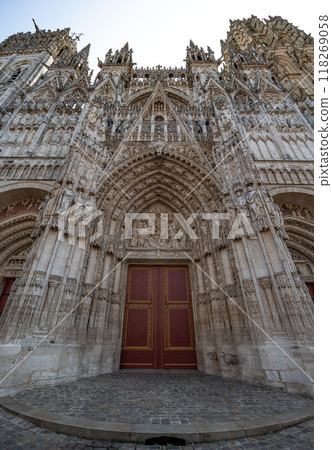 Rouen ; France - august 2024 : Rouen Notre-Dame Cathedral 118269058