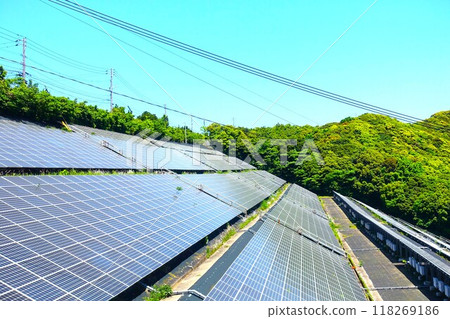 利用山坡提供巨型太陽能 利用山坡提供巨型太陽能 118269186