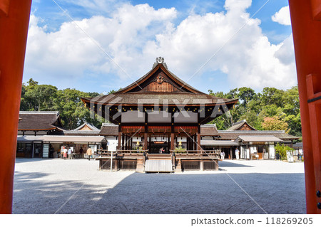 【春天的京都觀光】下鴨神社的塔門和境內的舞場【能量點和賞花】 【春天的京都觀光】下鴨神社的塔門和境內的舞場【能量點和賞花】 118269205