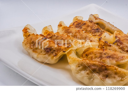 Pan-fried gyoza Pan-fried gyoza 118269900