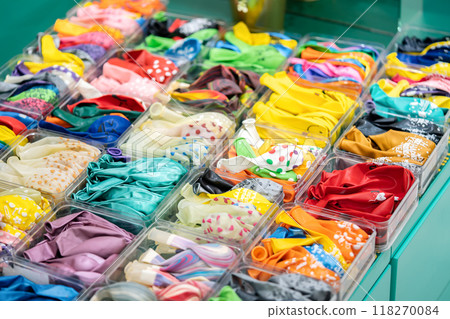 A lot of variety and various unblown Rubber Balloon with Balloon in arranging plastic trays shop for sales 118270084