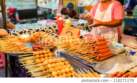 Food Street meatball and sausage skewer vendors  At the flea market, arrange them on trays. 118271179